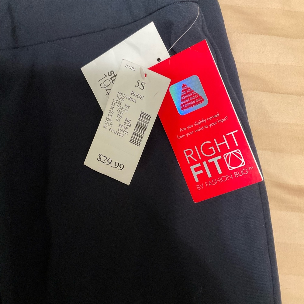 Navy wide legged pants from Fashion Bug Plus. Right Fit Size 5. Never worn.